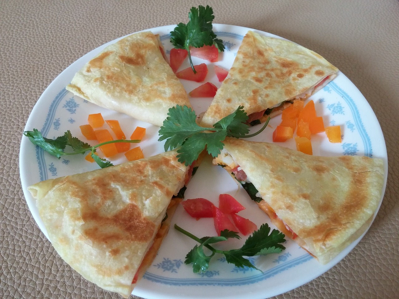 Tavuklu ve kaşarlı Quesadilla tarifi Tavuklu ve kaşarlı Quesadilla tarifi